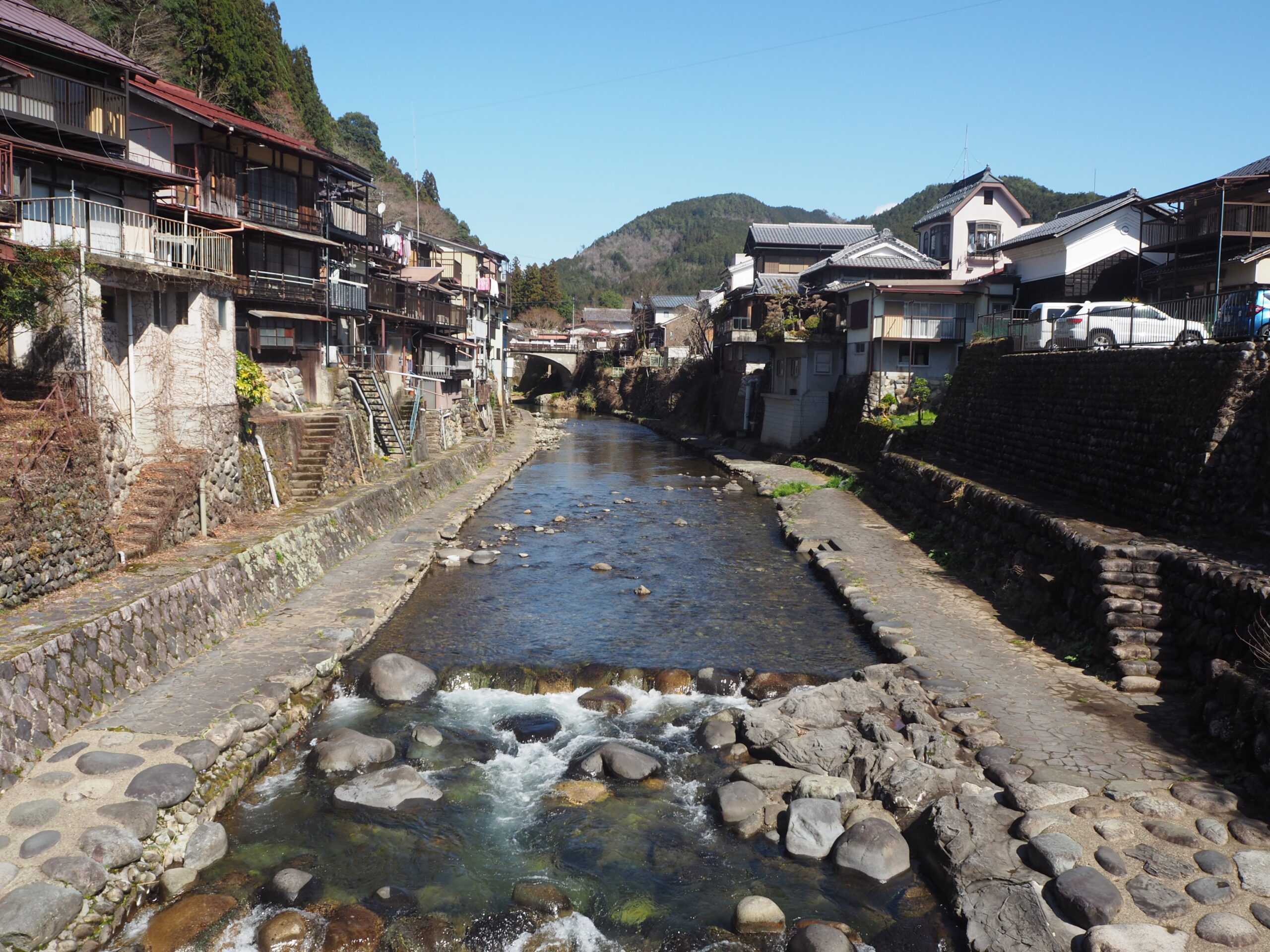 湧水と旅行の情報版